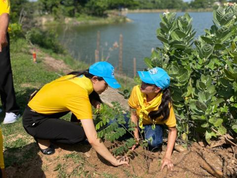 ปลูกต้นไม้ในโอกาสมหามงคลวันเฉลิม พระชนมพรรษา พระบรมราชินี