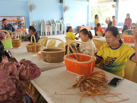 โครงการฝึกอบรมส่งเสริมอาชีพผู้สูงอายุ คนพิการ กลุ่มสตรี